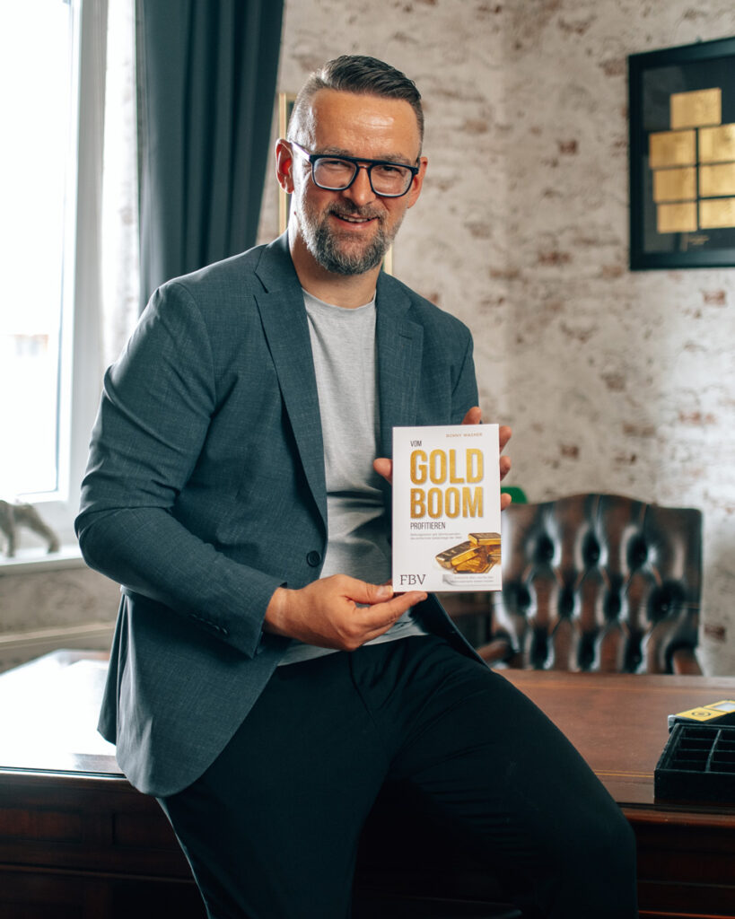 Ronny Wagner mit seinem Buch "Vom Goldboom profitieren"